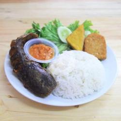 Nasi Uduk Lele Goreng Tahu Tempe