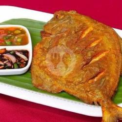 Ikan Bawal Laut Goreng