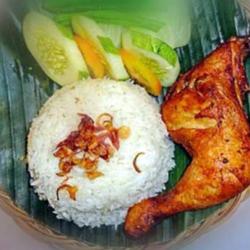 Lalapan Ayam Paha Nasi