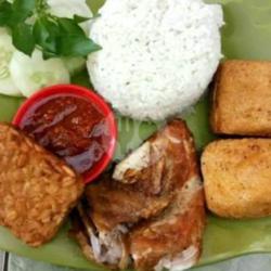 Nasi Uduk, Pecel Ayam   Tahu Tempe