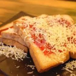 Roti Bakar Strawberry Keju ( Stawberry Milk Chessy)