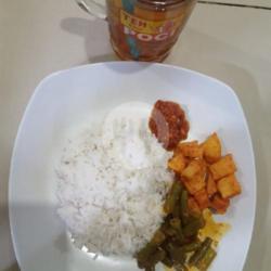 Nasi   Kentang   Buncis   Sambal   Es Teh Manis