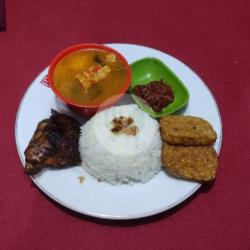 Paket Sayur Asem Ayam Goreng