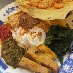 Nasi   Lauk   Telor Dadar   Peyek   Perkedel