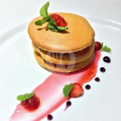 Pancake Strawberry Jam - Gofood