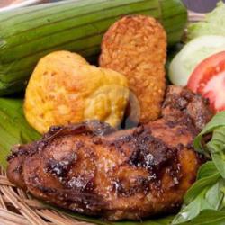 Nasi Timbel Ayam Bakar Kumplit