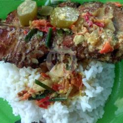 Nasi Kotokan Ikan Tusuk Manyun