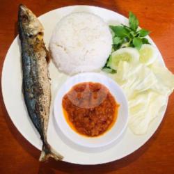 Nasi   Salem   Sambel   Lalap