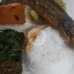 Nasi Lele Kumplit Bungkus