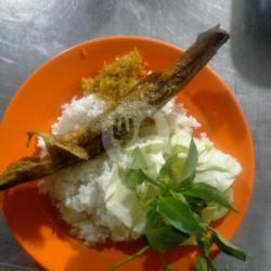 Lalapan Nasi Lele Purnama