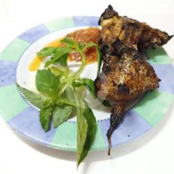 Ikan Bakar Gurami Kepala   Sambal Pencit   Lalapan