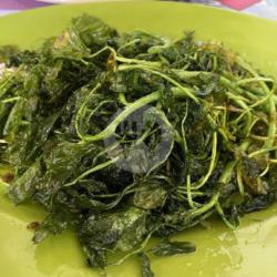 Jukut Goreng ( Seladah Air Goreng )