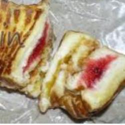 Roti Bakar Strawbery Kacang Coklat