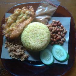 Nasi Kuning Kremes Perkedel Jagung