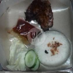 Paket Ayam Bakar   Tempe   Es Teh/anget/(es Nutrisari)