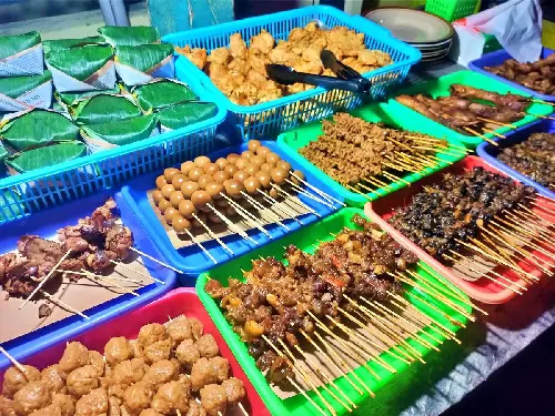 Lalapan dan Angkringan Tarantula, Jalan Gatot Subroto