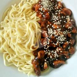 Jjajangmyeon / Mie Saus Kedelai Hitam