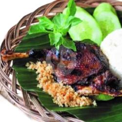 Nasi Bebek Bakar Kremes Lalapan Tempe Sambal Jontor