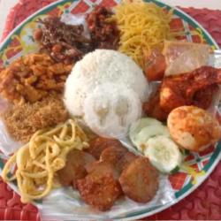 Nasi Uduk Super Komplit