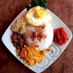 Nasi Uduk Telur Mata Sapi