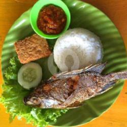 Nasi Penyetan Ikan Mujaer