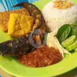 Nasi Putih   Pecel Lele   Tahu Tempe