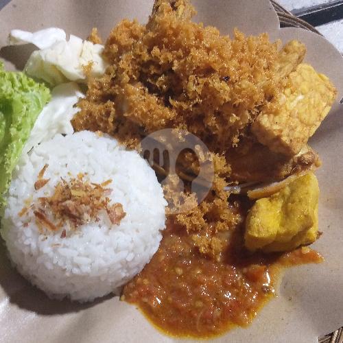Nasi Uduk Ayam Kremes Tahu Tempe