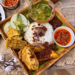 Paket Komplit Ayam Serundeng