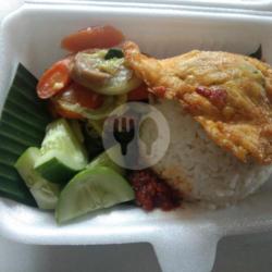 Nasi Putih   Telor Dadar   Tumisan Capcay / Buncis / Pare   Sambal   Lalap