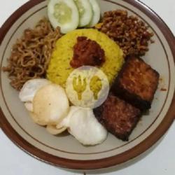 Nasi Kuning   Tempe Bacem