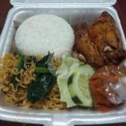 Nasi Mie Goreng Ayam Penyet