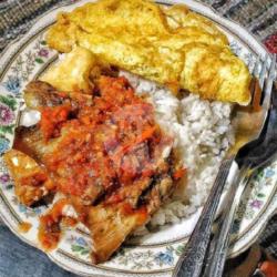 Nasi Sambel Panggang Puedes   Telur