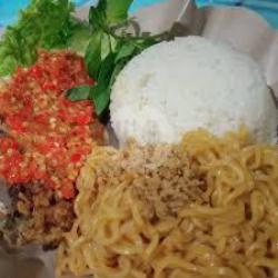 Nasi Indomie Telur Ayam Geprek