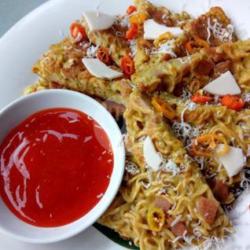 Martabak Mie Sosis Keju Pedas