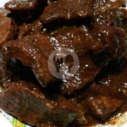 Nasi   Semur Daging Sapi   Sambal   Lalapan   Es Teh