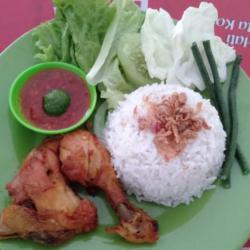 Nasi Uduk Ayam Lalapan