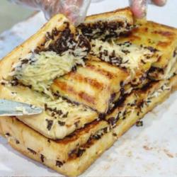 Roti Strowbery Coklat