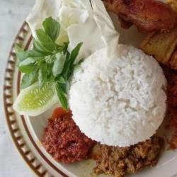 Nasi Ayam Ungkep Bumbu Kuning