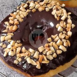 Donat Kentang Glaze Coklat Toping Kacang