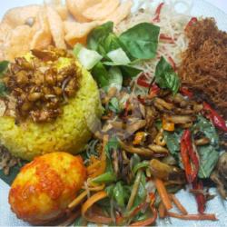 Nasi Kuning Spesial Jeletot Suir Ikan Tongkol Pedas Cabe Gendot  Telur Balado