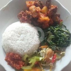 Nasi Sambel Kentang Ampla  Sayur Es Teh