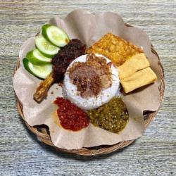 Nasi Bebek   Tahu Tempe Sambal Ijo Bumbu Hitam