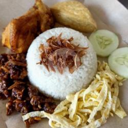 Nasi Uduk   Ayam   Tahu Goreng   Air Mineral (cup)