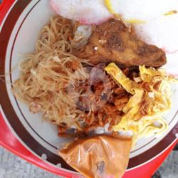 Nasi Uduk Telor Dadar Iris Semur Tahu Bihun