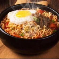 Mie Nyemeks Telur Ceplok Rebus