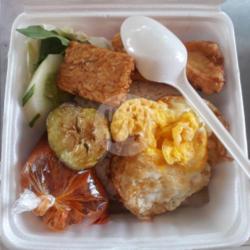 Nasi Sambel Telur Ceplok Tahu Tempe Dan Lalapan