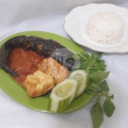 Nasi Lele Goreng Sambel Mentah