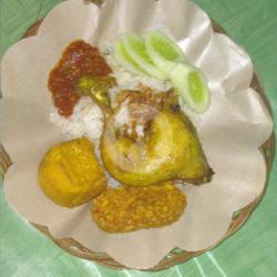Nasi Uduk   Ayam Goreng   Tahu  Tempe Goreng