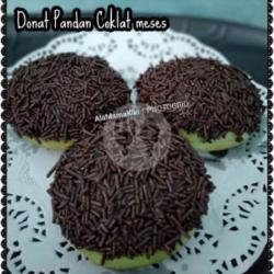 Donat Ring Pandan Full Coklat Meses