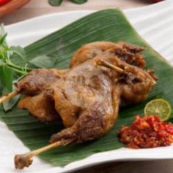 Bebek Goreng Utuh